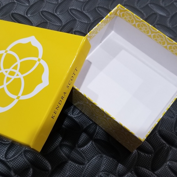 Kendra Scott Yellow White Logo Jewelry / Earrings Gift Box Bundle Padded Fit - Picture 11 of 12
